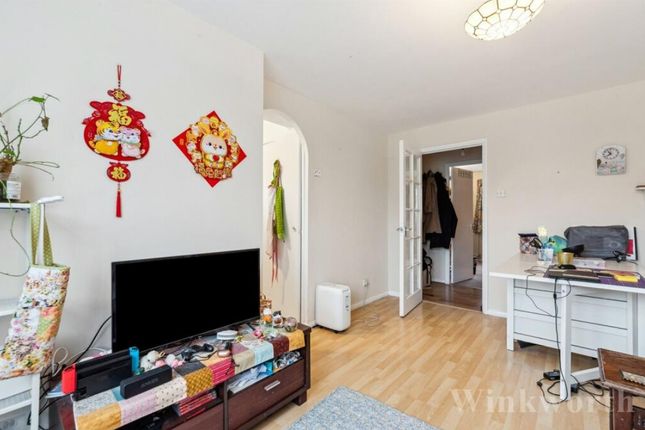 Burbage House, Samuel Close photo 4