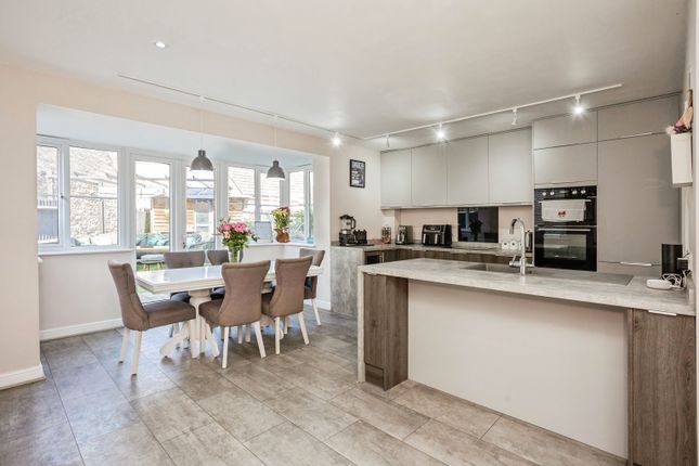 34, Coltsfoot Drive, Bourne photo 3