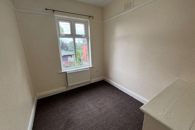 7, Hazel Avenue, Bury photo 3