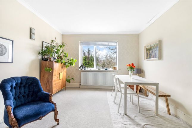 Flat for sale in Queens Avenue, London