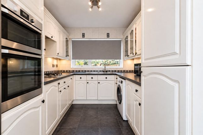 3, Avebury Close, Blackburn photo 5