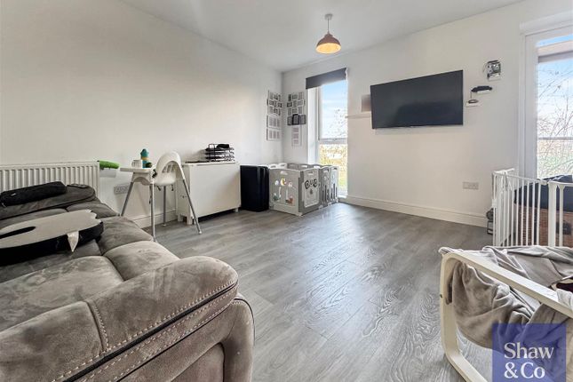 Flat 17, Mayfair Court, Hunting Place, Hounslow photo 2