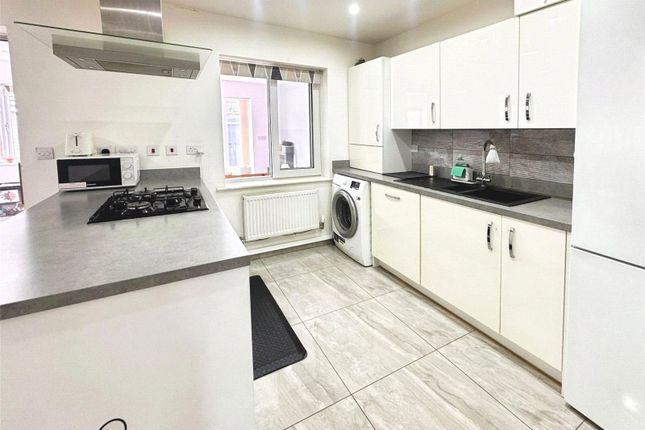 11, Bullbridge View, Salford photo 4