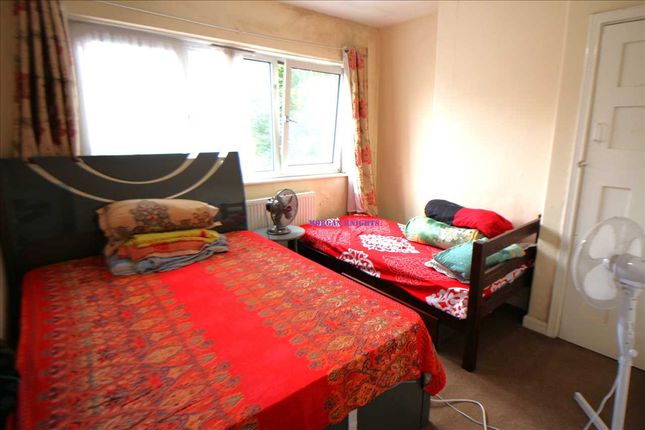 5, Mathews Ave, East Ham photo 4