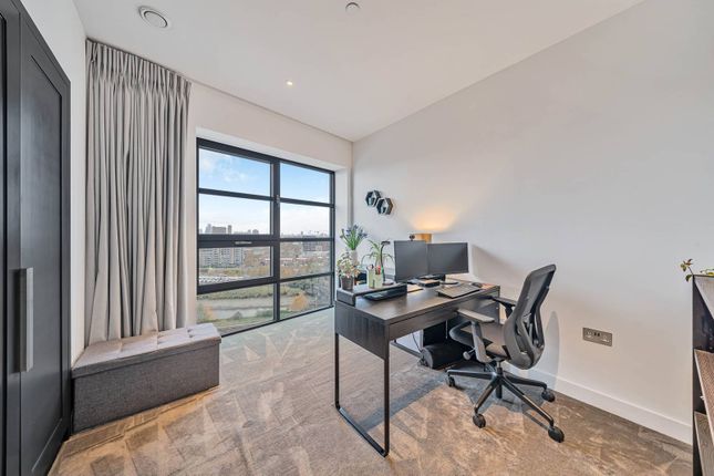 Flat for sale in London City Island, Tower Hamlets, London