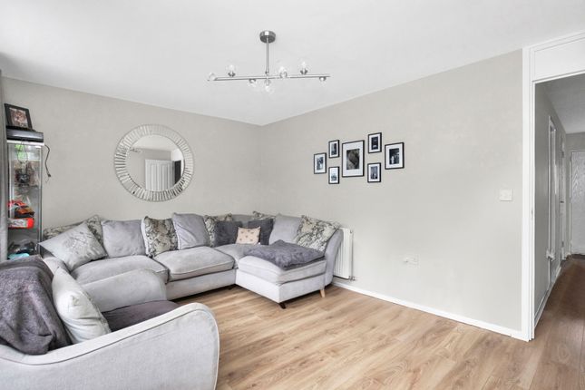 13, St. Lucia Park, Bordon photo 2