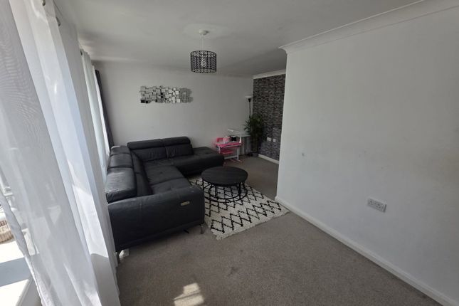 15, Humber Close, West Drayton photo 4