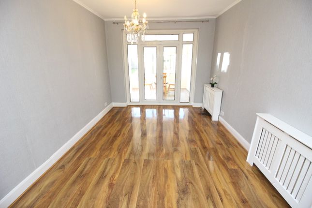 8, Sandringham Road, Worcester Park photo 4