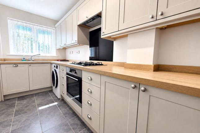 4, Laird Court, Surrey photo 4