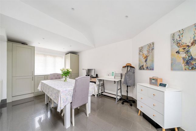 1, Foxbury Close, Bromley photo 4