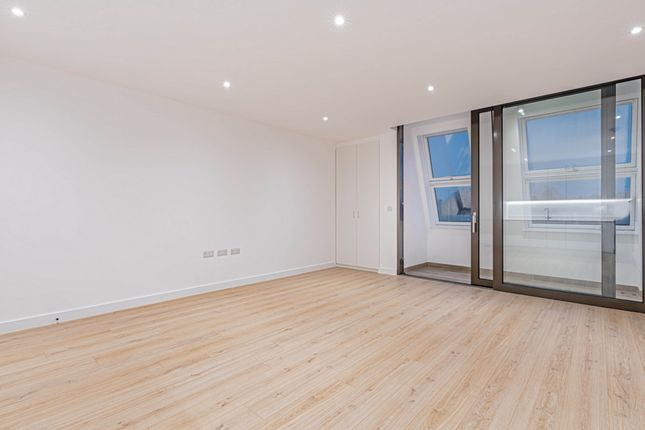 Flat 9, 1E, Inglis Road, London photo 3