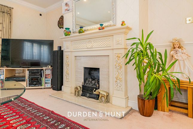 12 Tall Trees Close, Hornchurch photo 3