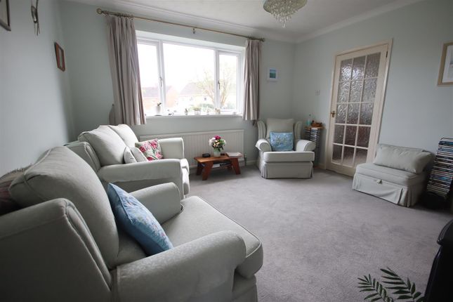 18, Hardens Close, Chippenham photo 3