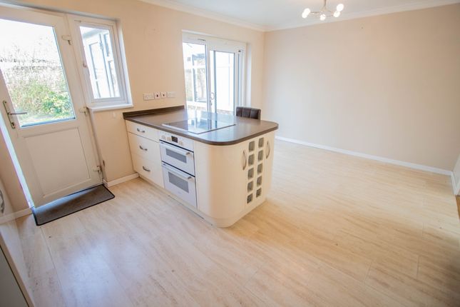 4 Taylor Close, Ottery St Mary photo 4