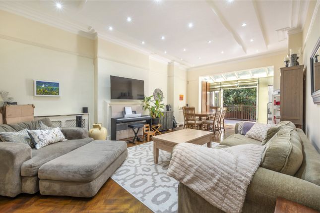 Flat for sale in Langland Gardens, Hampstead
