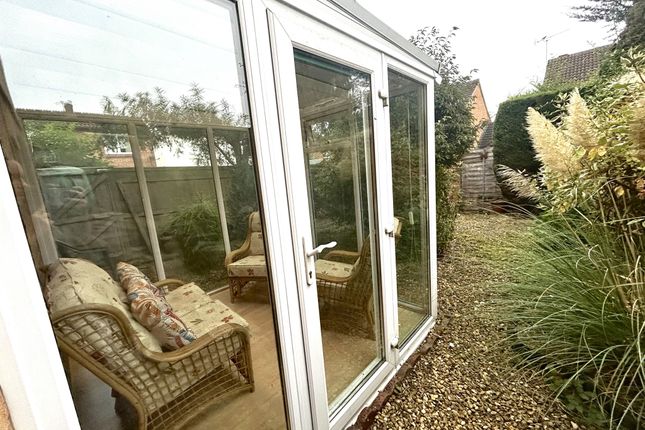 7, Hollybush Close, Chippenham photo 2