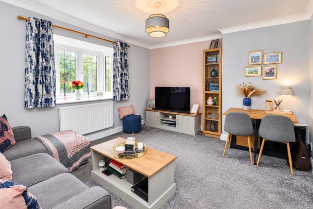 Branksomewood Road, Fleet photo 3