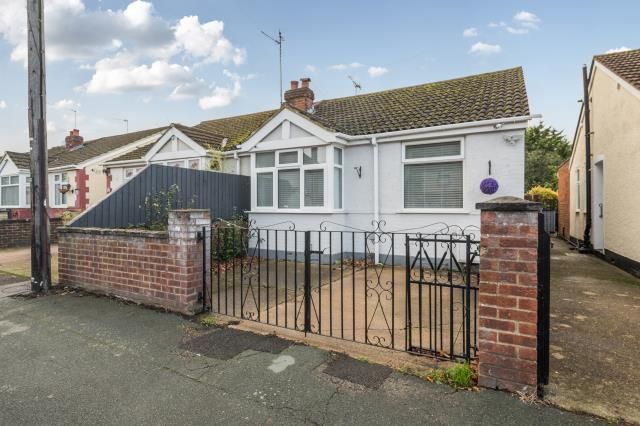 2-bed bungalow on 89 GREEN LANE, Green Lane, Sunbury-On-Thames, £450,000
