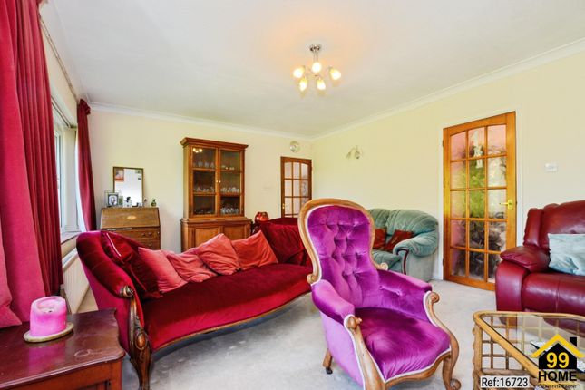 7, Tower Close, Berkhamsted photo 3