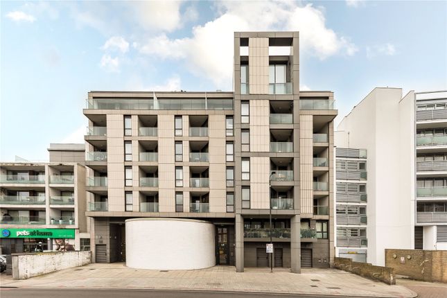 Flat for sale in Balham Hill, Clapham South, London
