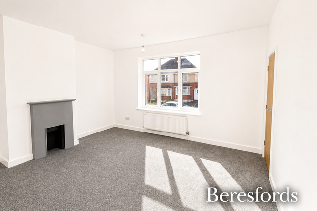 26, Smythies Avenue, Colchester photo 5