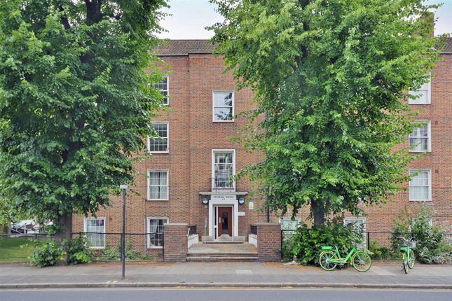 Flat to rent in Abbey Road, St Johns Wood