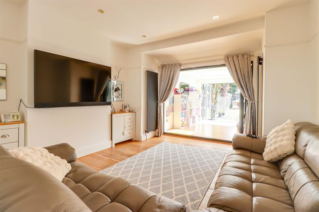 50, Olive Avenue, Leigh-on-Sea photo 4