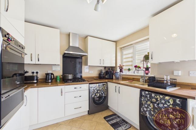 6, Hedgerow Lane, Northampton photo 4