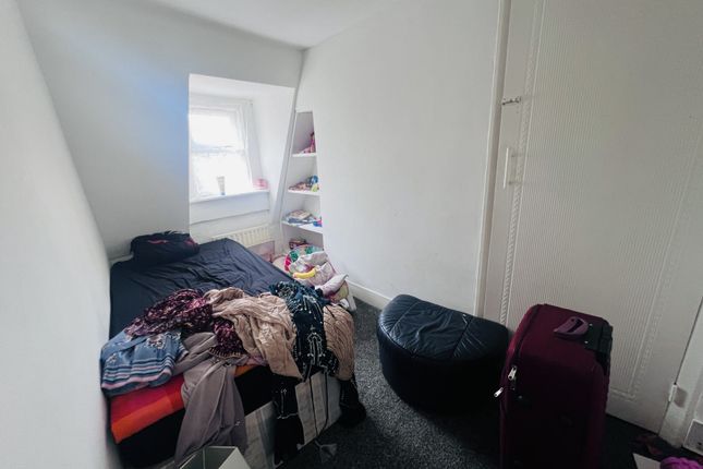 Flat to rent in Chicks, High Road, Leytonstone