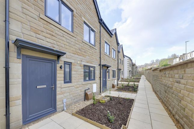 Town house to rent in Grane Road, Haslingden, Rossendale