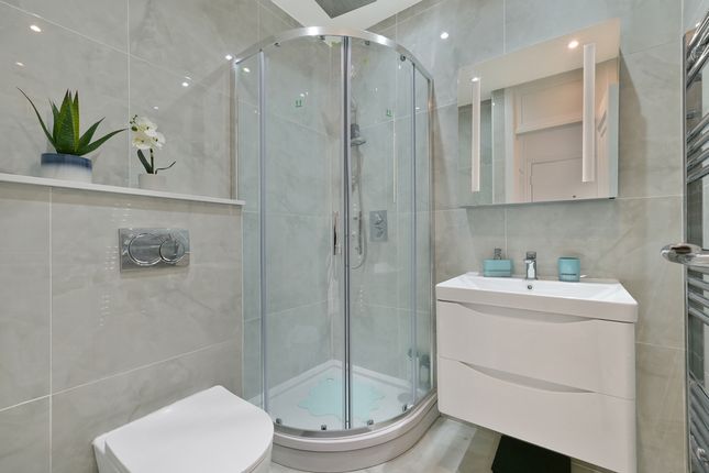 27 Princess Court, Queensway, London photo 4