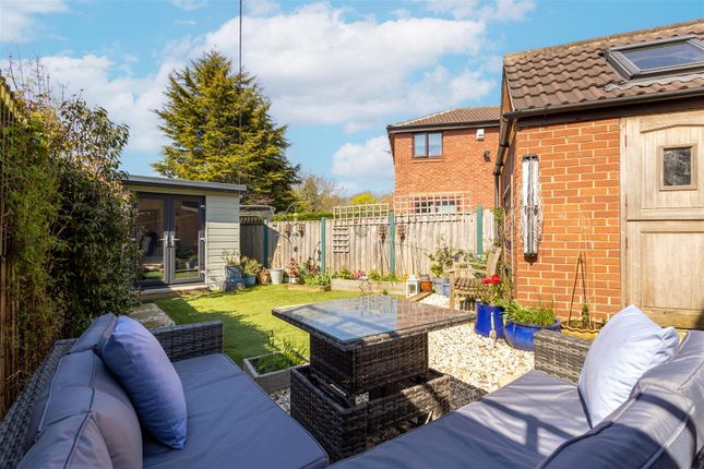 Link-detached house for sale in High Bank View, Leeds