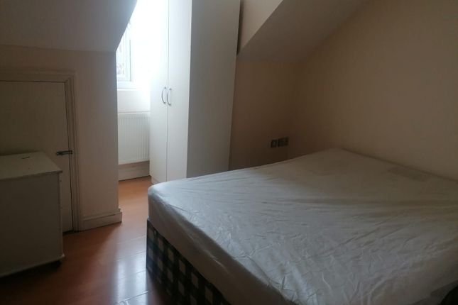 25 Mill Gardens, Luton photo 4