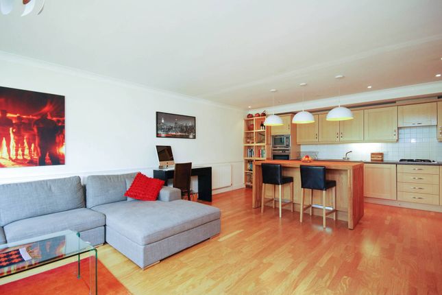 Flat to rent in Ferry Quays, Brentford