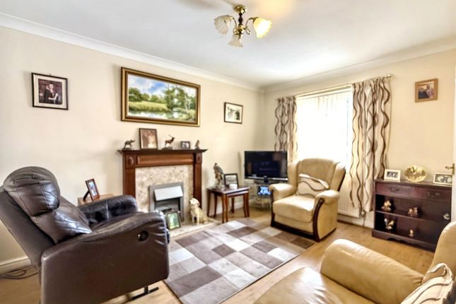 5 Clutsom Road, Coalville photo 3