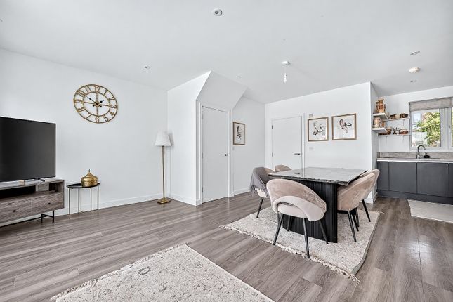8, Edison Way, Dagenham photo 3