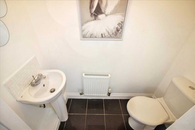 32, Dukesfield, Newcastle Upon Tyne photo 5