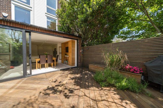 Thumbnail Town house for sale in Brocas Close, London