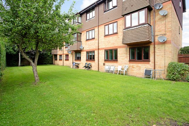Spring Park, 35, Holmlea Walk, Slough photo 2