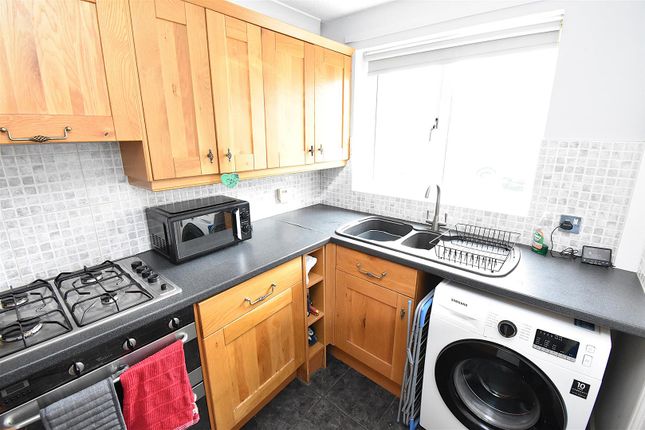 10, Foxhunters Way, Pontefract photo 3
