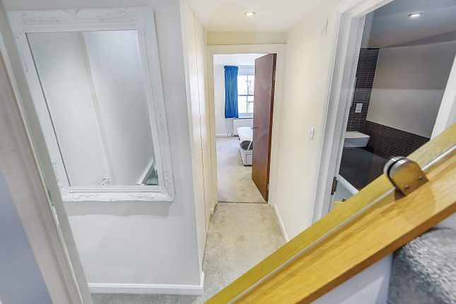 Flat for sale in Fulham Road, London