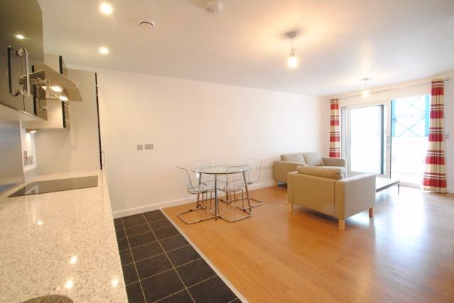 Flat to rent in Barge Walk, City Peninsula, London