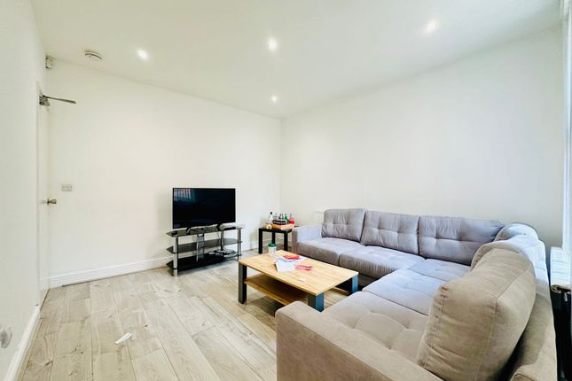 36 Teversal Avenue, Nottingham photo 2