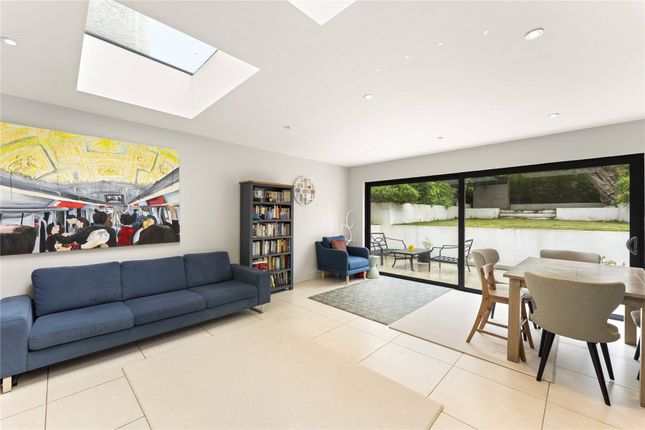 Kitchen/ Lounge