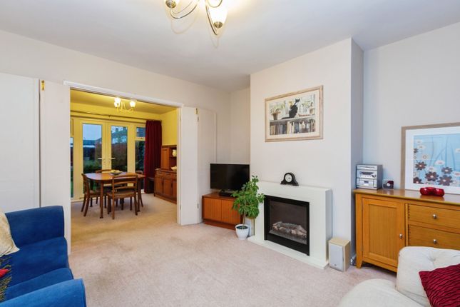33, Howard Avenue, Buckinghamshire photo 2