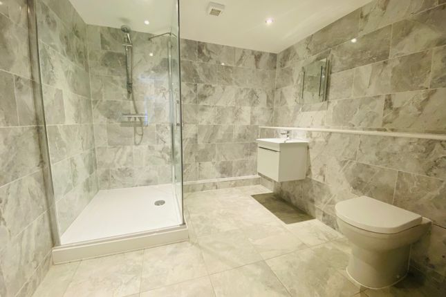 En-Suite Bathroom