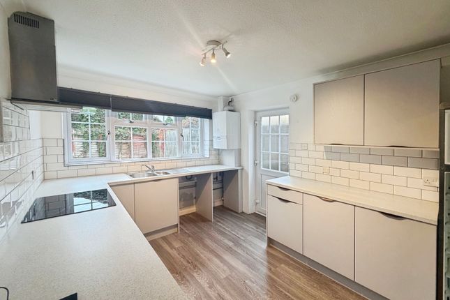 Sandy Lane, Farnborough photo 3