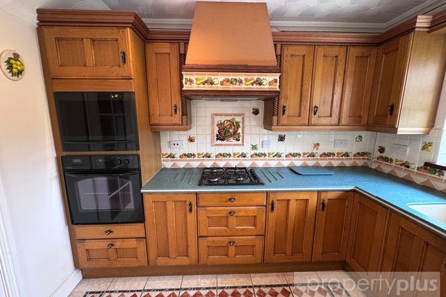 11, Bronheulwen, Rhondda Cynon Taff photo 5
