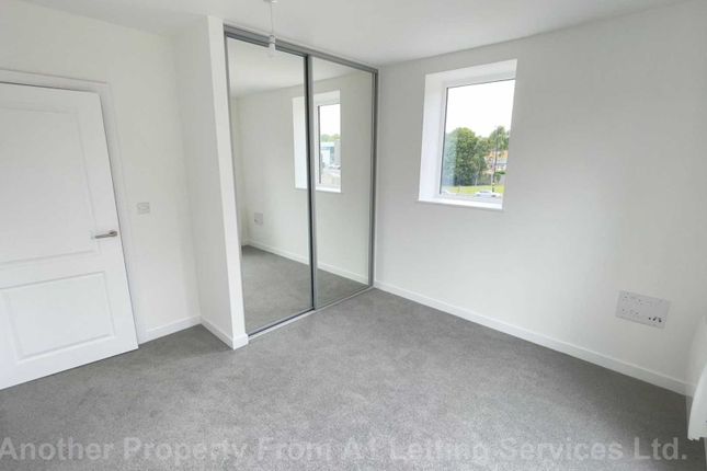 Flat to rent in Parkes Avenue, Highgate