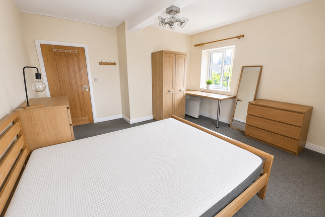 Flat 2, DEWSBURY photo 2